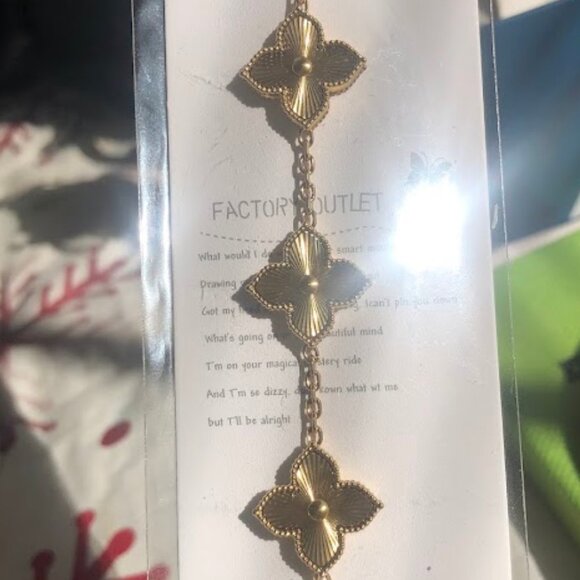 NWT - Alhambra Guilloche Gold Clover Bracelet - Picture 9 of 9